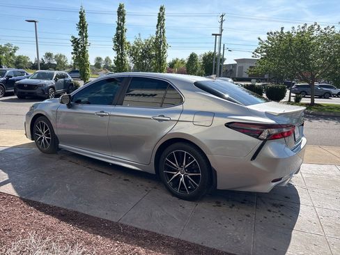 Used 2024 Toyota Camry SE image 5