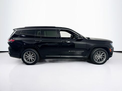 Used 2023 Jeep Grand Cherokee L Summit w/ Luxury Tech Group V AWD/4WD image 4