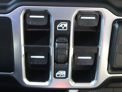 Used 2023 Jeep Wrangler Unlimited Sahara w/ LED Lighting Group AWD/4WD image 36