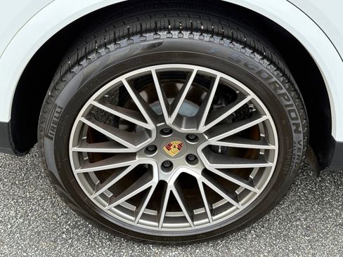 Used 2023 Porsche Cayenne Platinum Edition AWD/4WD image 43