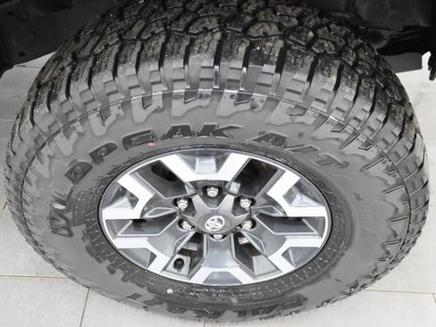 Used 2016 Toyota Tacoma TRD Off-Road image 3