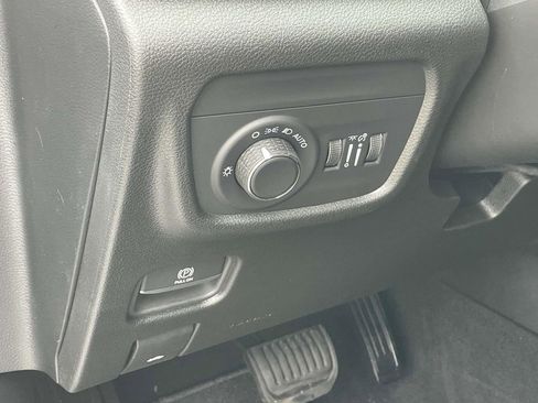 New 2025 Jeep Grand Cherokee Altitude image 28