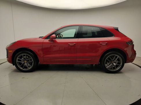 Certified 2025 Porsche Macan AWD/4WD image 2