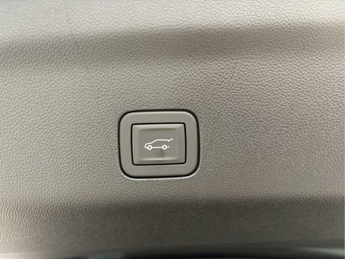 Used 2026 GMC Yukon XL AT4 AWD/4WD image 28