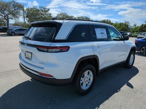 New 2025 Jeep Grand Cherokee Laredo AWD/4WD image 5