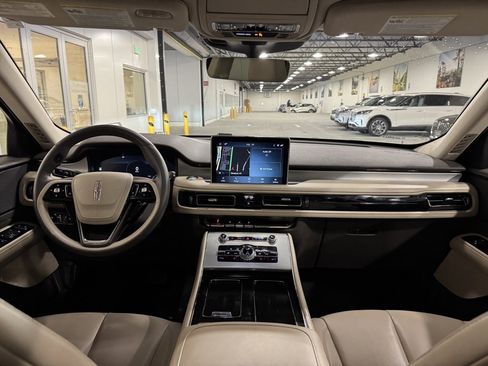 Used 2022 Lincoln Aviator AWD w/ Premium Package image 16