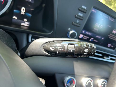 Used 2023 Hyundai Elantra SE FWD image 20