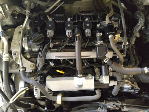 Used 2025 Nissan Versa S w/ Trunk Package FWD image 30