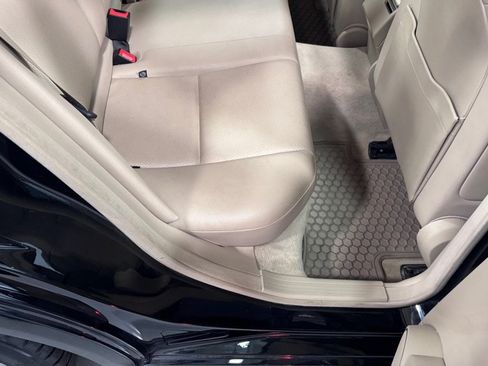 Used 2014 Mercedes-Benz C 300 4MATIC Sedan image 25