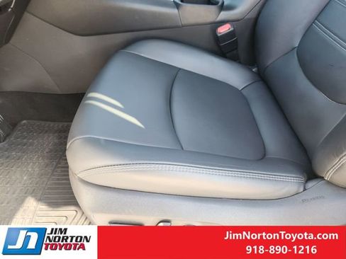 Used 2023 Toyota RAV4 XLE Premium image 27