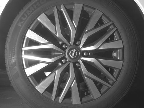Used 2025 Nissan Altima 2.5 SV FWD image 18