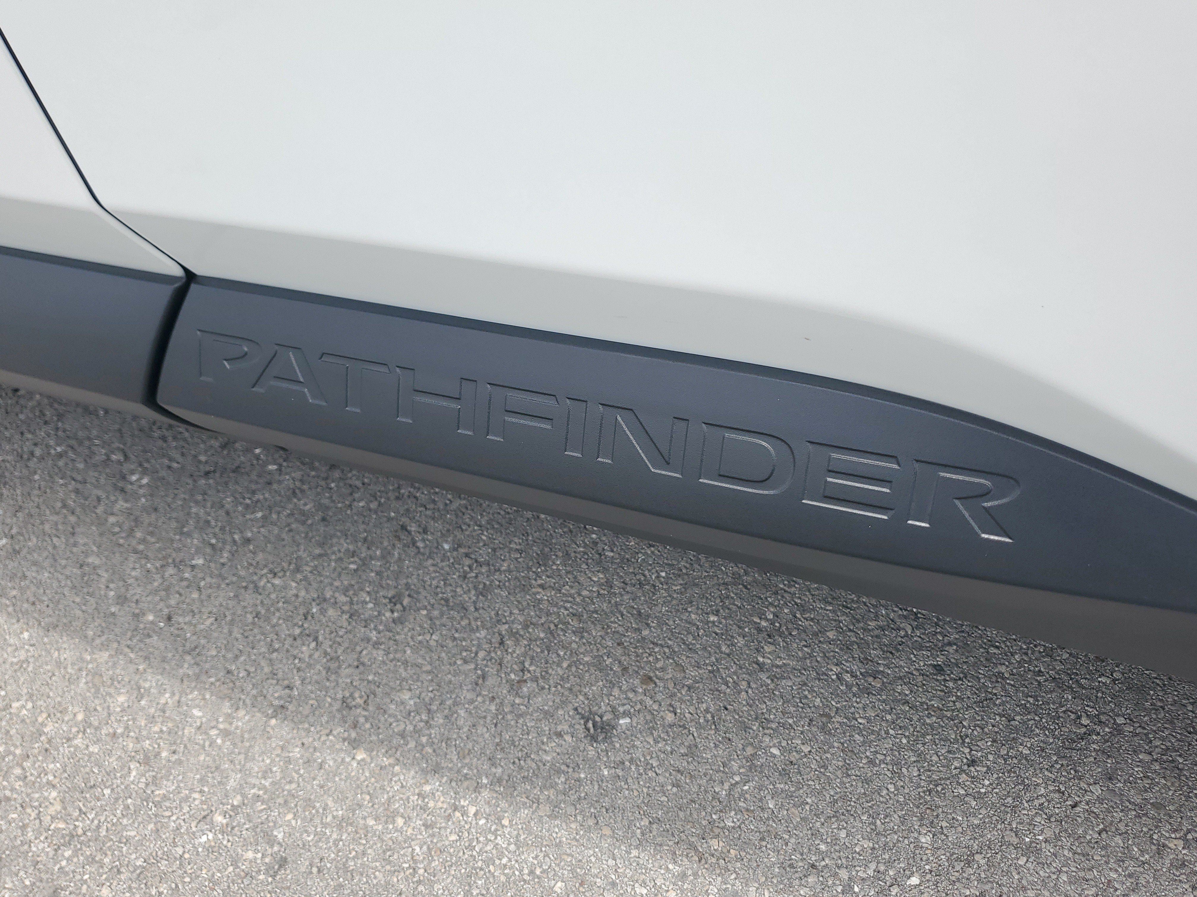 Used 2025 Nissan Pathfinder SL FWD image 33