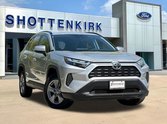 Used 2022 Toyota RAV4 XLE video 1