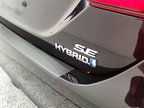 Used 2021 Toyota Camry SE FWD image 34
