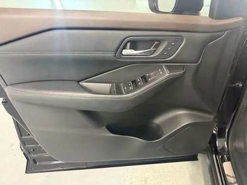 Used 2023 Nissan Rogue SL w/ SL Premium Package FWD image 12