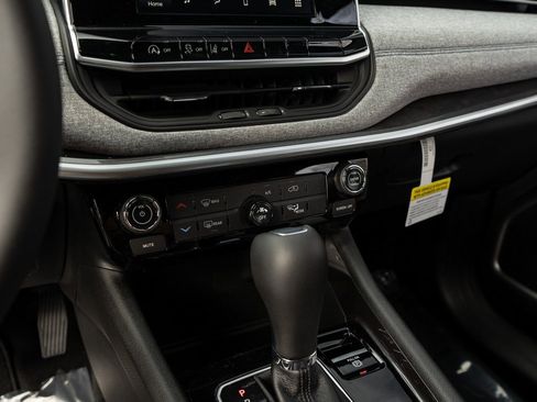 New 2026 Jeep Compass Latitude image 25