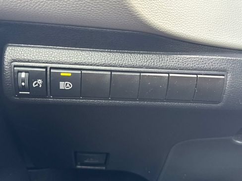 Used 2025 Toyota Corolla LE w/ Convenience Package FWD image 32