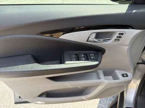 Used 2019 Honda Ridgeline RTL-E image 11