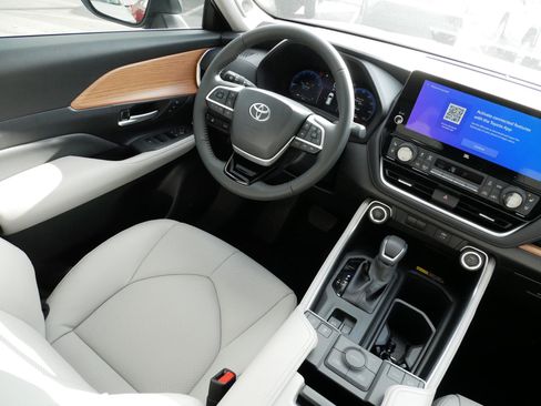 Certified 2026 Toyota Grand Highlander Limited image 9