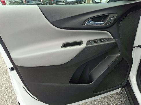 Certified 2024 Chevrolet Equinox LS FWD image 12
