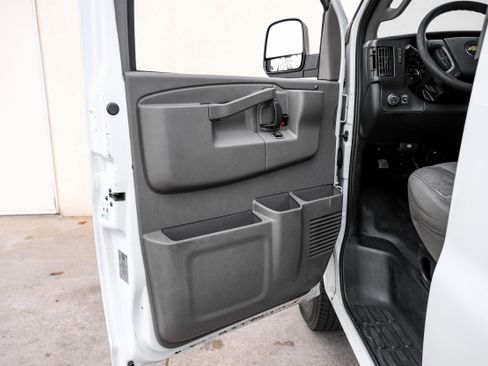 Used 2021 Chevrolet Express 2500 w/ Driver Convenience Package image 27
