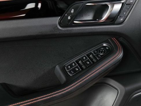 Certified 2024 Porsche Macan S AWD/4WD image 31