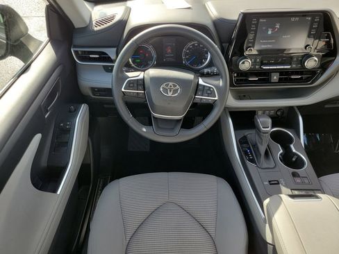 Used 2022 Toyota Highlander LE image 15