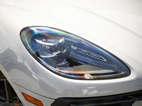 Used 2022 Porsche Macan w/ Premium Package Plus image 7