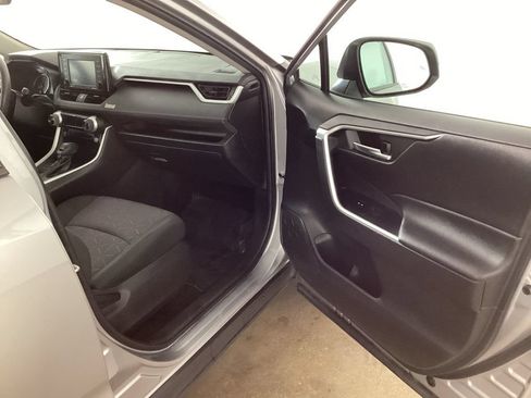 Used 2020 Toyota RAV4 XLE AWD/4WD image 17