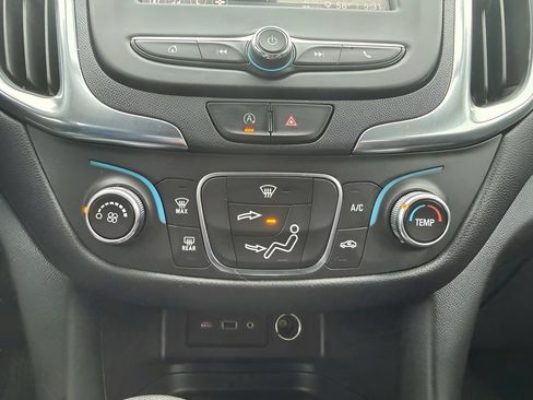 Used 2023 Chevrolet Equinox LT w/ LPO, Floor Liner Package AWD/4WD image 21