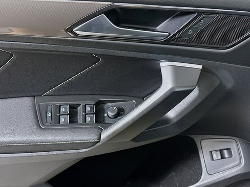 Used 2022 Volkswagen Tiguan SE w/ Panoramic Sunroof Package image 15