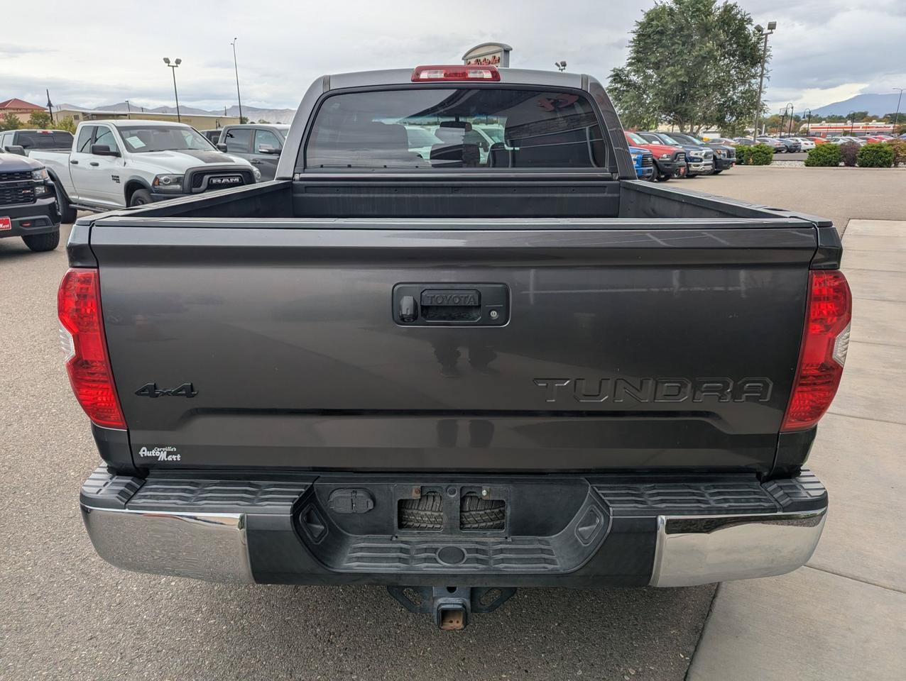 Used 2017 Toyota Tundra SR5 w/ SR5 Upgrade Package AWD/4WD image 4