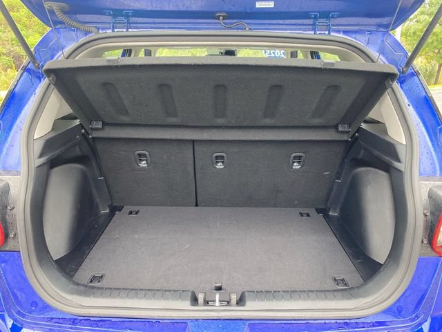 Used 2025 Hyundai Venue SEL FWD image 25