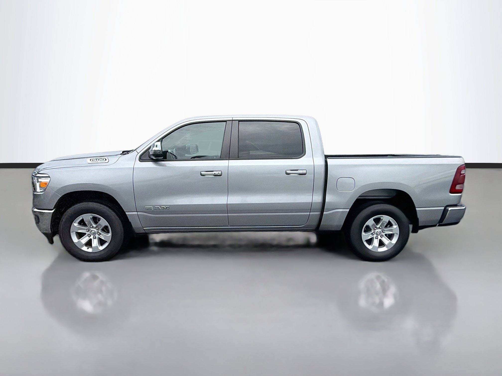 Used 2024 RAM 1500 Laramie AWD/4WD image 2