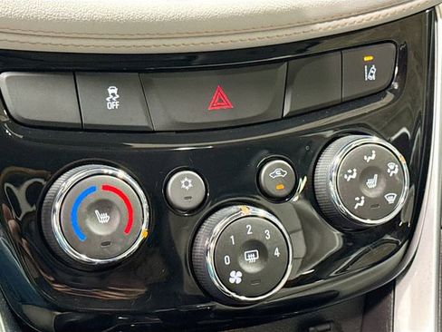 Used 2020 Chevrolet Trax Premier image 22