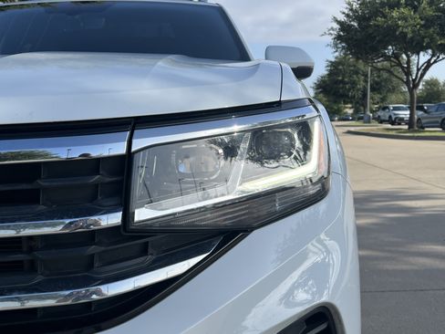 Used 2023 Volkswagen Atlas Cross Sport SE w/ Panoramic Sunroof Package FWD image 6