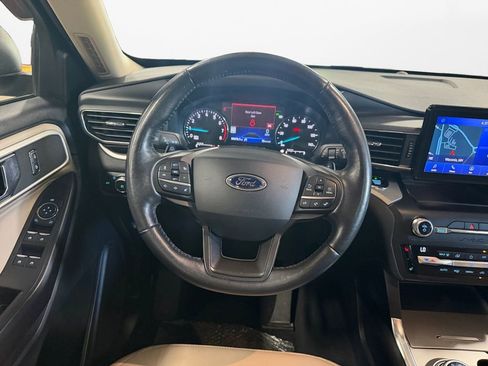 Used 2020 Ford Explorer XLT w/ Equipment Group 202A AWD/4WD image 12