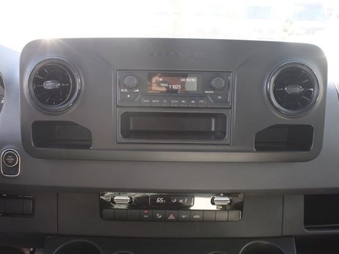 Used 2023 Mercedes-Benz Sprinter 3500 image 27