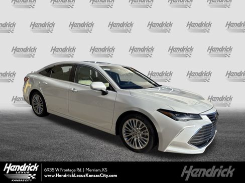Used 2020 Toyota Avalon Limited image 1