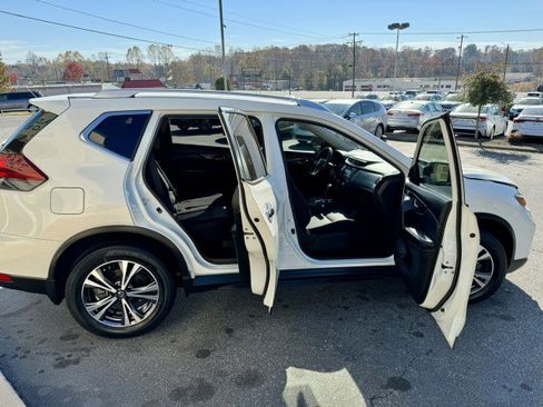 Used 2019 Nissan Rogue SV w/ Premium Package image 20
