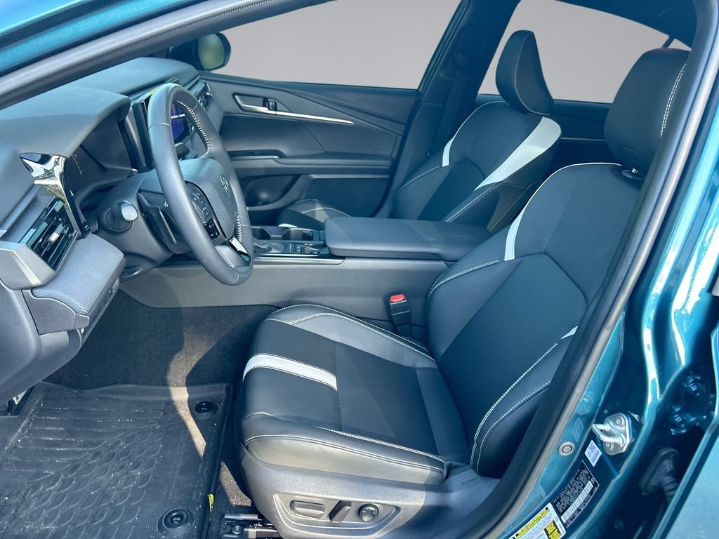Certified 2025 Toyota Camry SE FWD image 11