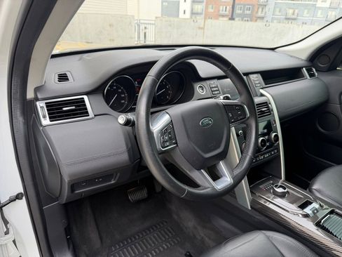 Used 2019 Land Rover Discovery Sport SE image 10