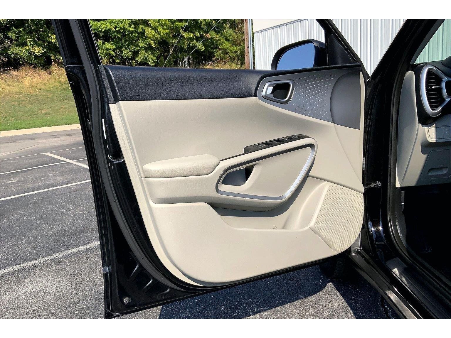 Used 2020 Kia Soul LX FWD image 16