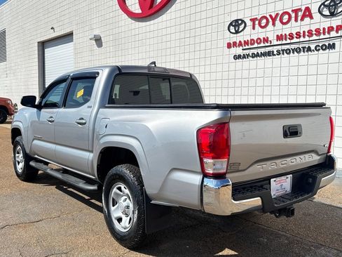 Used 2016 Toyota Tacoma SR5 w/ Towing Package image 3