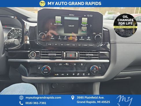 Used 2023 Nissan Pathfinder SL w/ Black Appearance Package AWD/4WD image 18