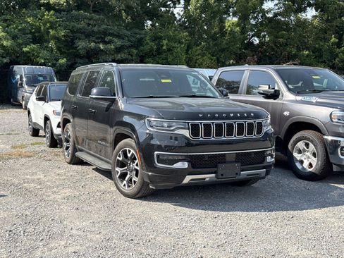 Used 2024 Jeep Wagoneer Series III AWD/4WD image 3