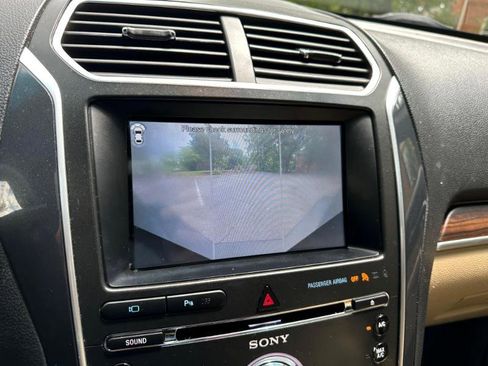 Used 2017 Ford Explorer Limited image 33