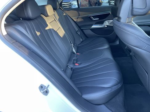 Certified 2025 Mercedes-Benz E 350 E 350 4MATIC Sedan image 47