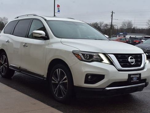 Used 2017 Nissan Pathfinder Platinum w/ Family Entertainment Package AWD/4WD image 11