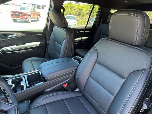 New 2026 Chevrolet Traverse LT FWD image 14